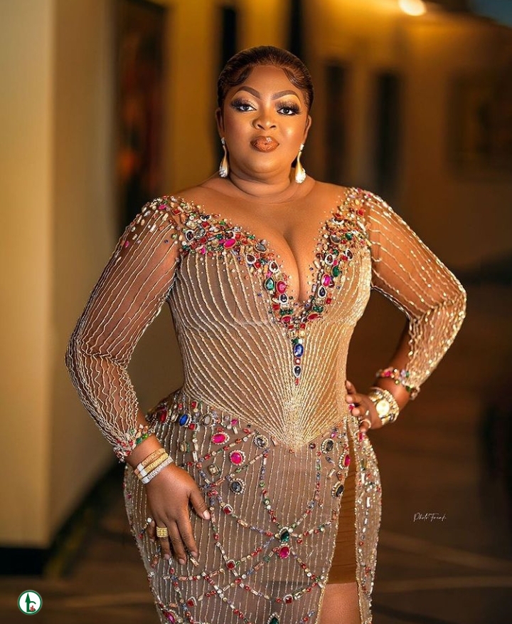 “You are getting big again” – Reactions As Eniola Badmus attends Tiwa Savage’s show 1
